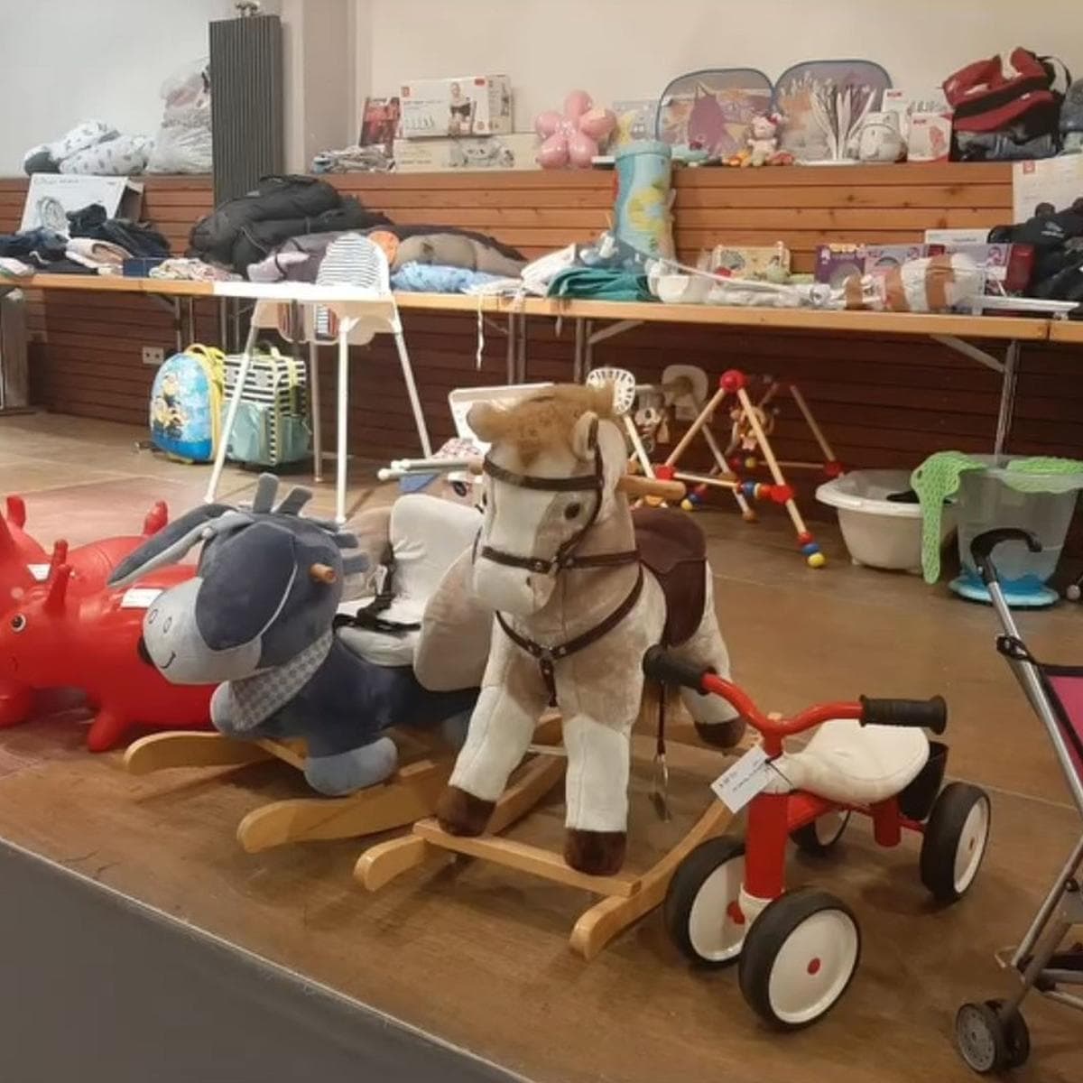 Verschenke und Tauschbasar im Park