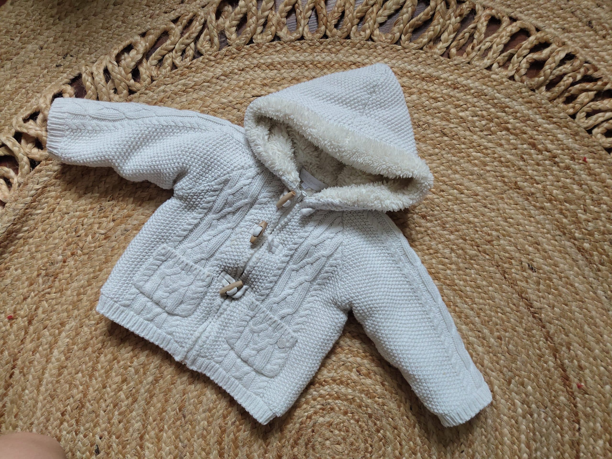 Flauschige Strickjacke "12M"
