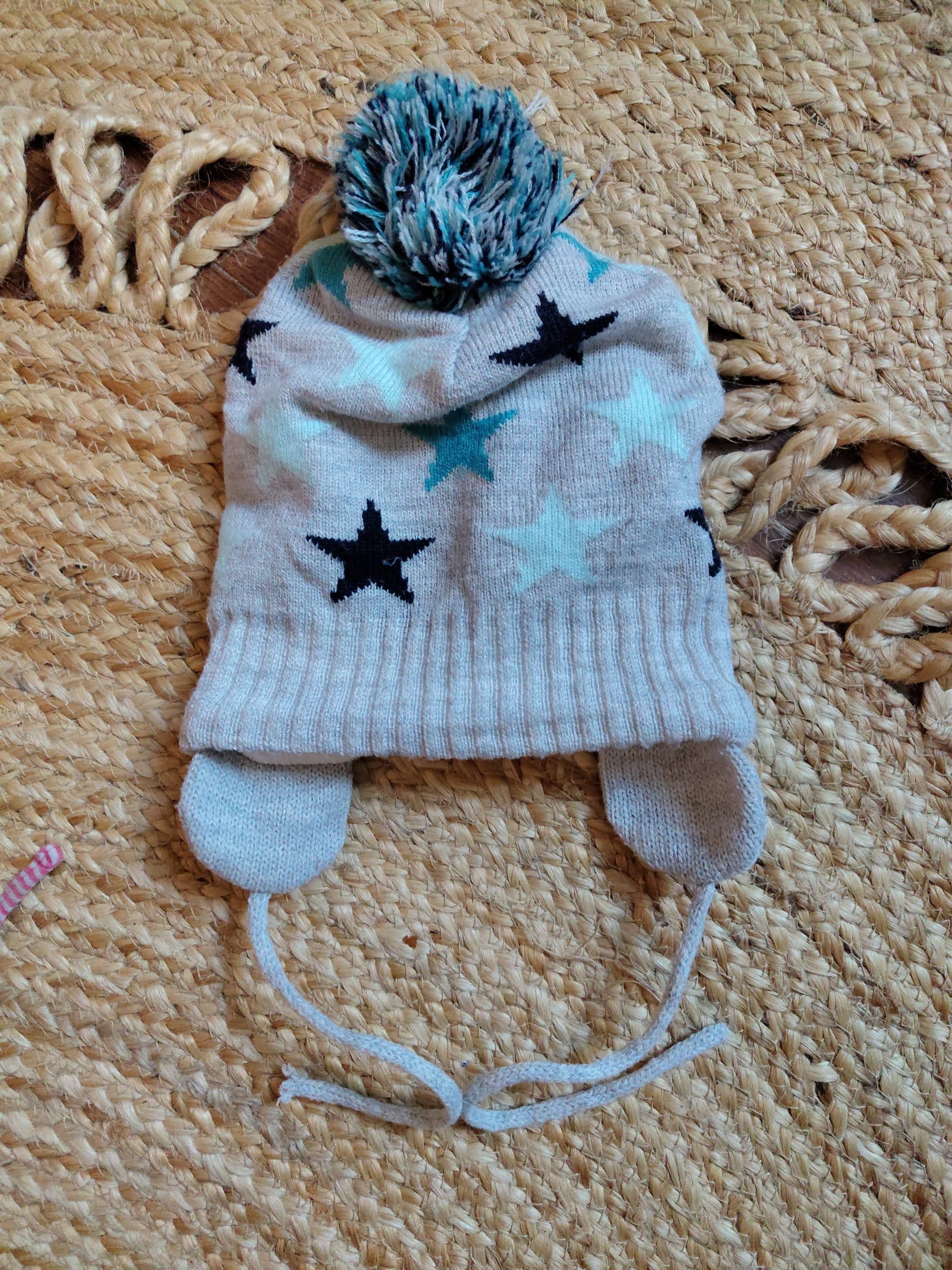 Warme Bommelmütze mit Öhrchen