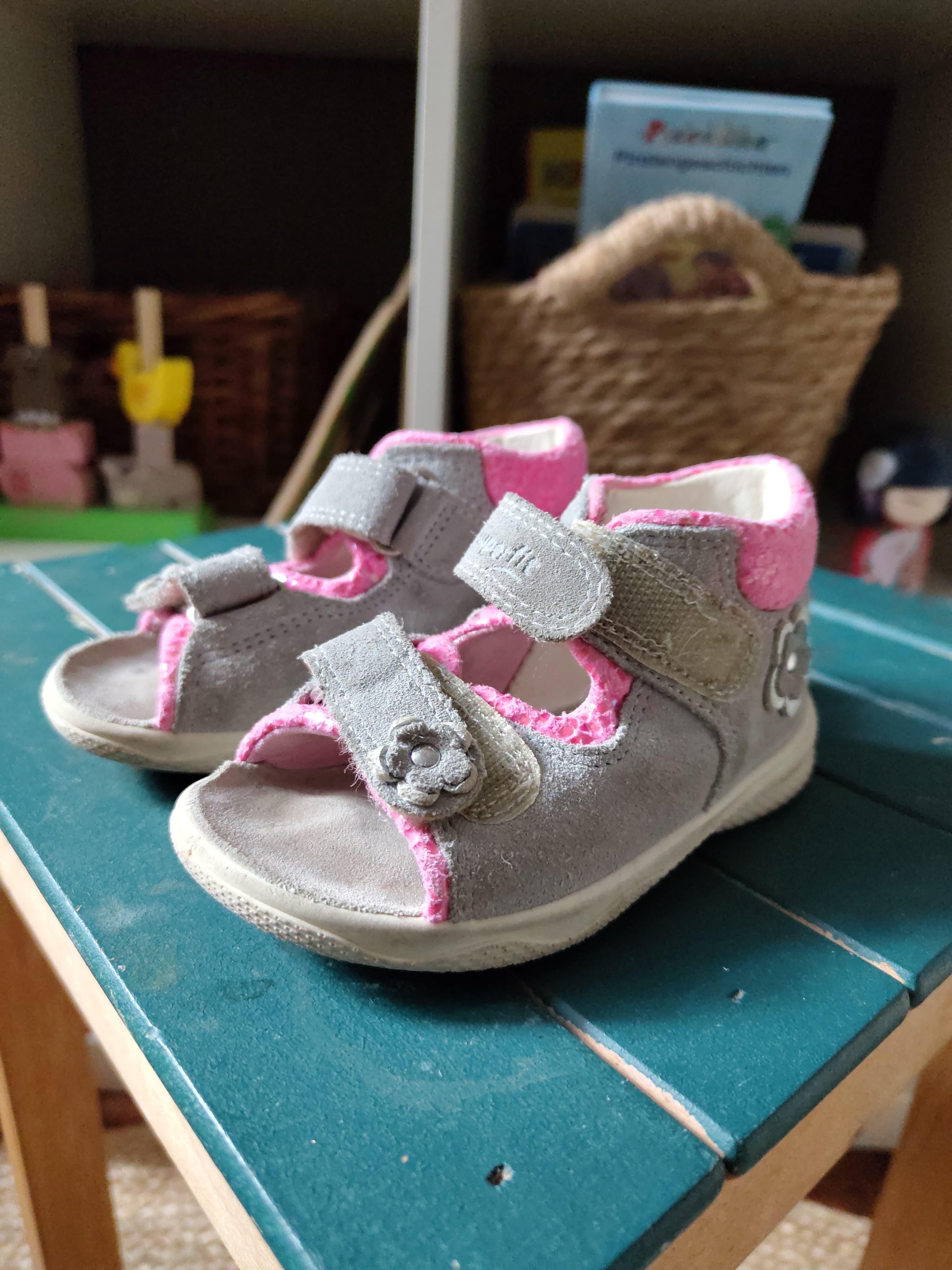 Schöne Sandalen Gr. 22