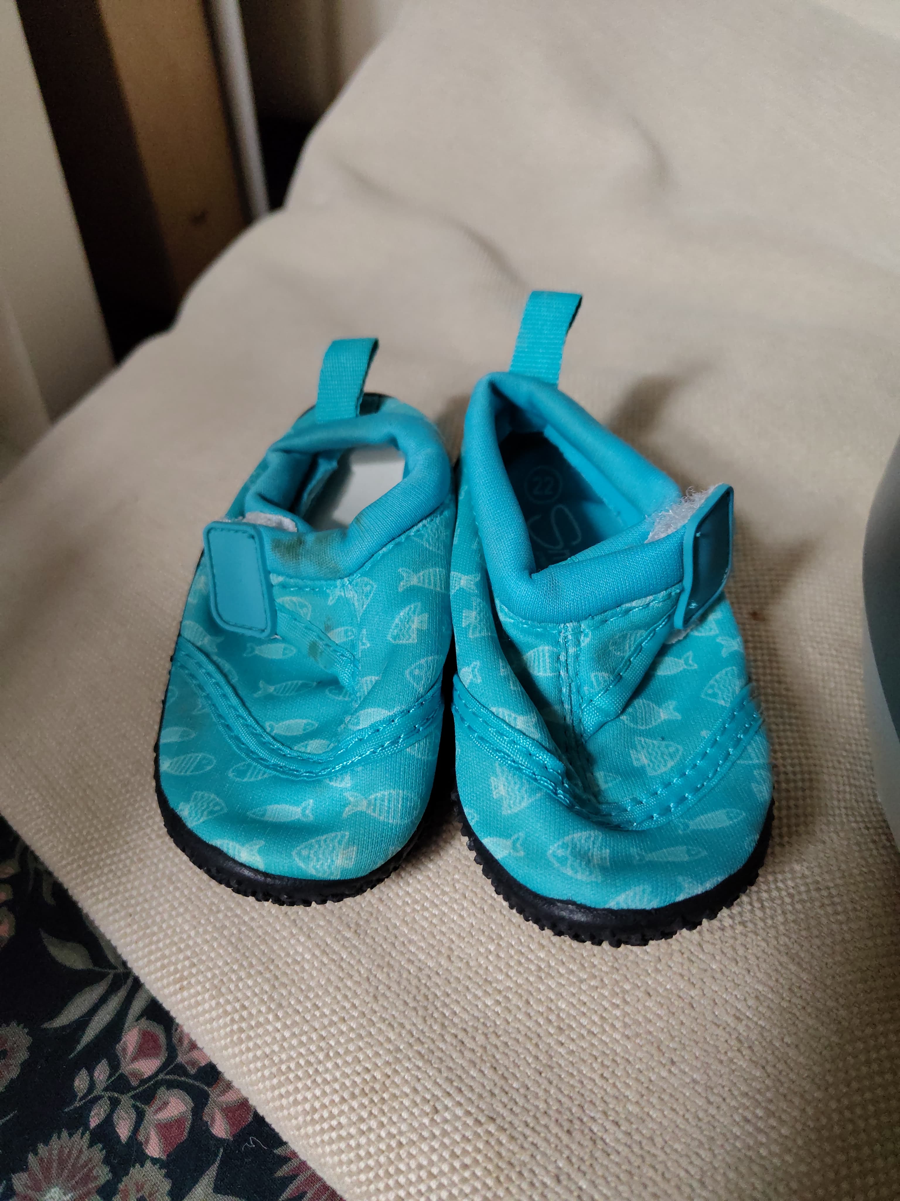 Kleine Wasserschuhe Gr. 22
