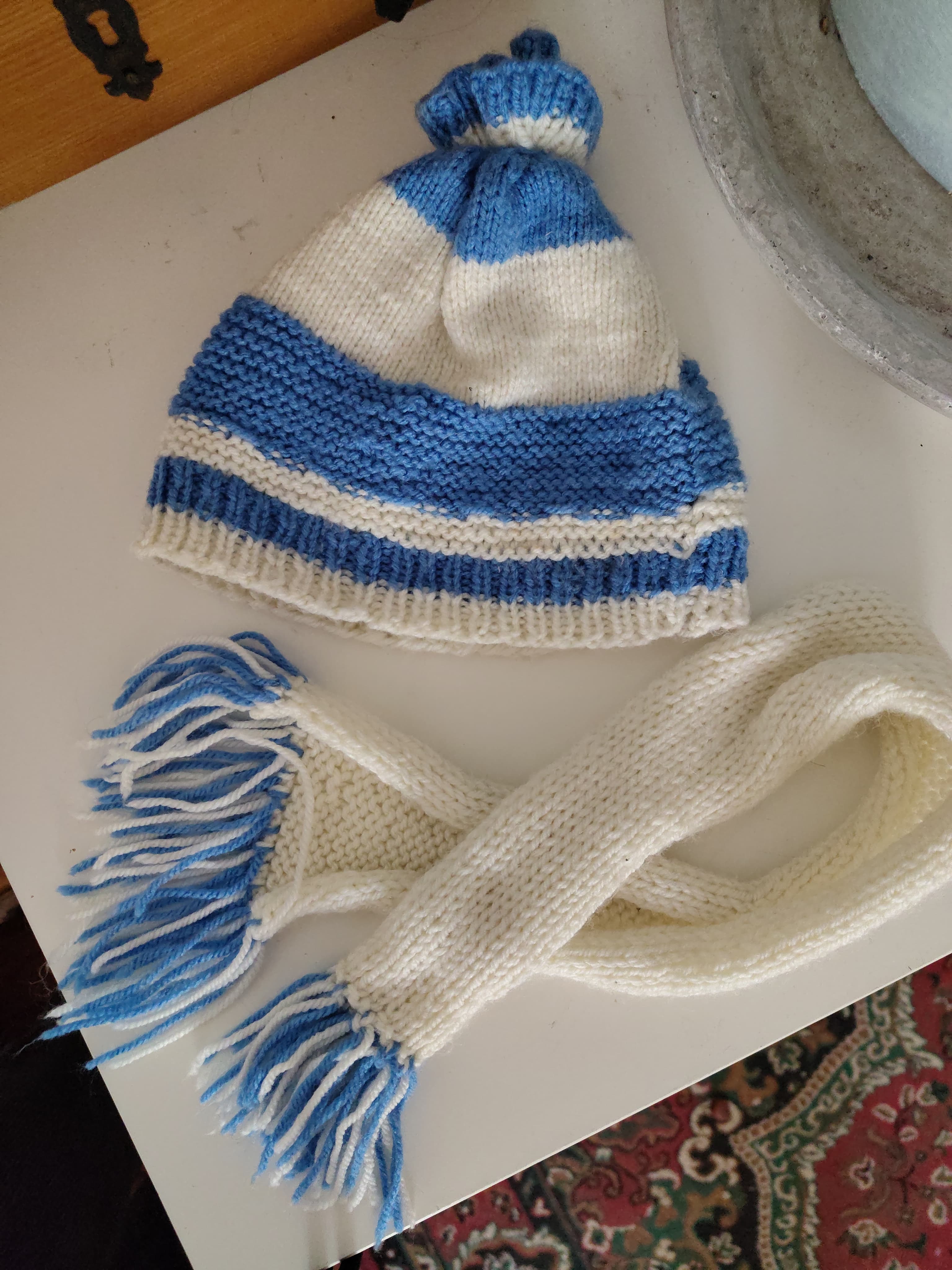 Handgestricktes 2er Set Mütze & Schal